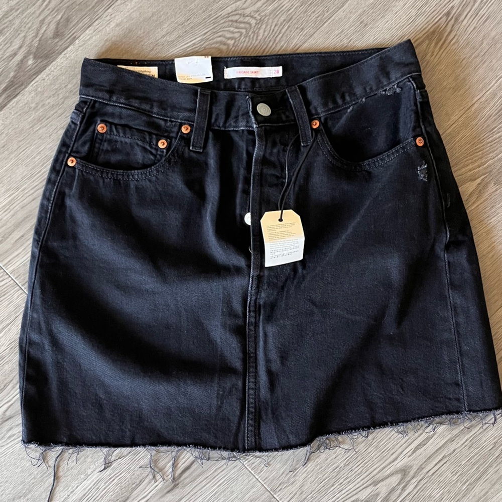 NWT Levi’s Ribcage Denim Skirt in Black size 28